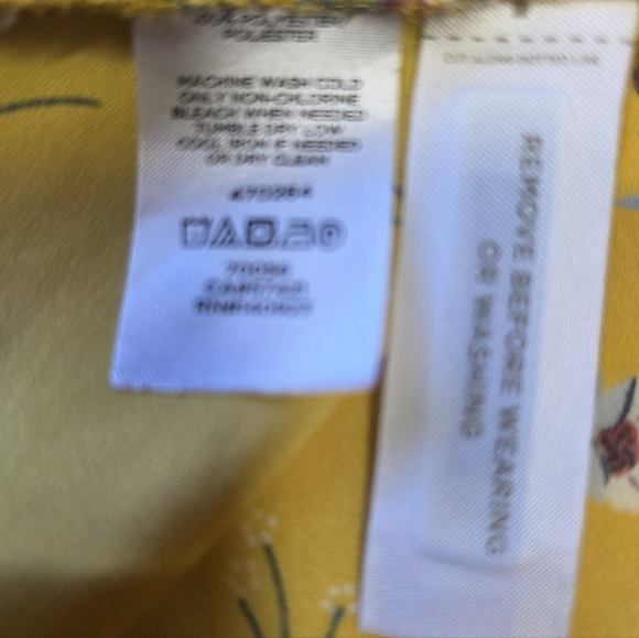 Loft Plus 20 Yellow Button Front - Picture 4 of 4